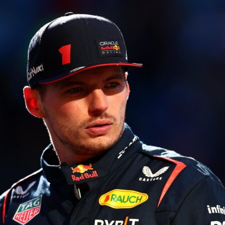 Max Verstappen quer terminar a carreira na F1 na Red Bull, apesar dos rumores da Mercedes