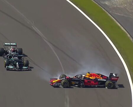 Hamilton não vê ‘problema’ na potencial chegada de Verstappen à Mercedes