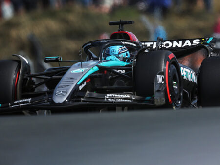 Russell Triunfa no Grande Prémio de Singapura com McLaren Coroada Campeã de Construtores