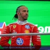 Piloto de F1 faz equipe rir às lágrimas com piada sobre Hamilton e Kim Kardashian em meio a rumores de namoro