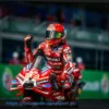 Марк Маркес выигрывает спринтерскую гонку MotoGP в Хересе после падения